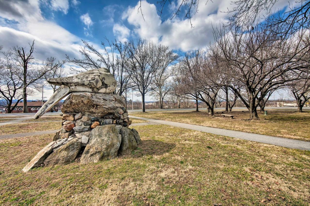 Reading Apt, Walk To Shops, Dining And City Park! Exterior photo